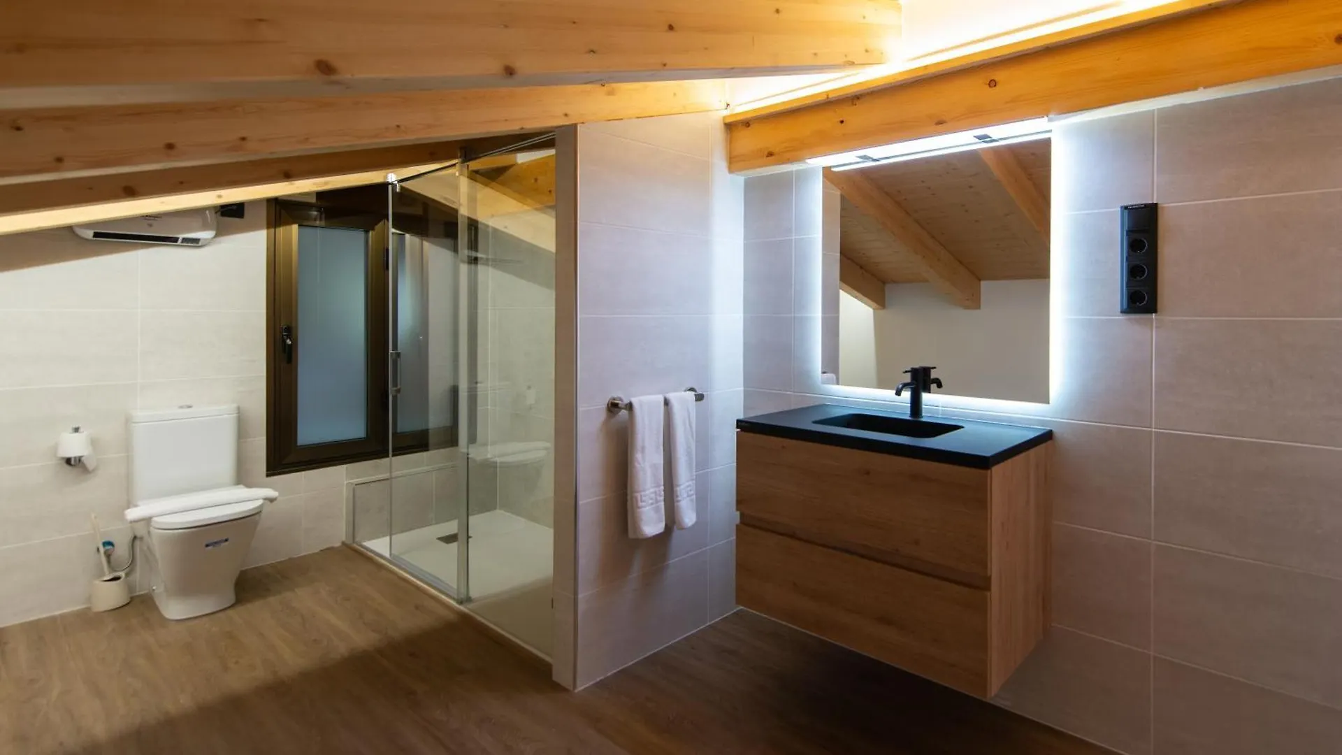 Apartaments I Bungalows Camping L'Orri Del Pallars Ribera de Montardit